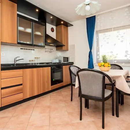 Maui Apartament *