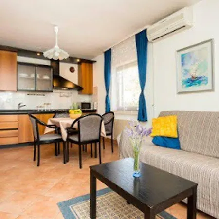 Maui Apartament *